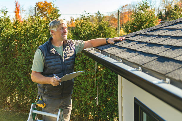 Professional Metal Roofing technician working in Yale, IA